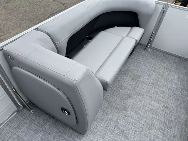 Slide: The Image of Sun Tracker Party Barge 18 DLX 2026 - 13