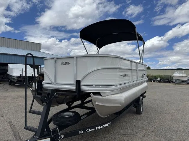 Slide: The Image of Sun Tracker Party Barge 18 DLX 2026 - 3