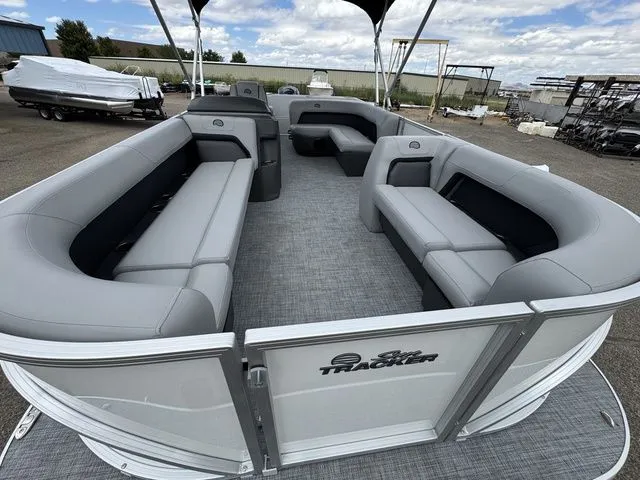 Slide: The Image of Sun Tracker Party Barge 18 DLX 2026 - 8