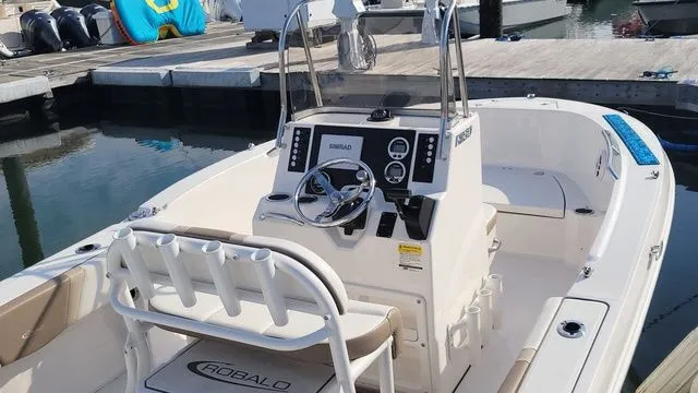 Slide: The Image of Robalo R180 Center Console 2023 - 3