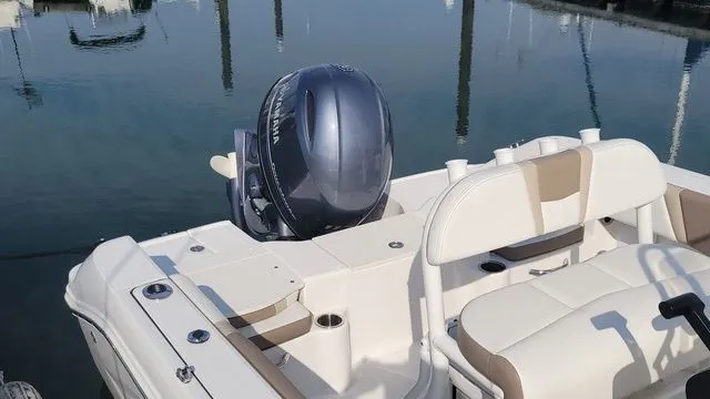 Slide: The Image of Robalo R180 Center Console 2023 - 5