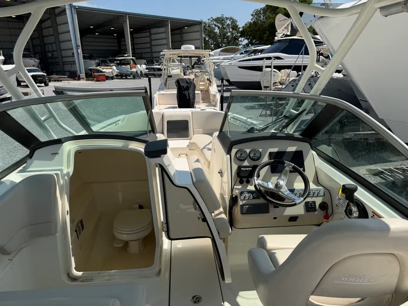Slide: The Image of Boston Whaler 230 VANTAGE 2019 - 24