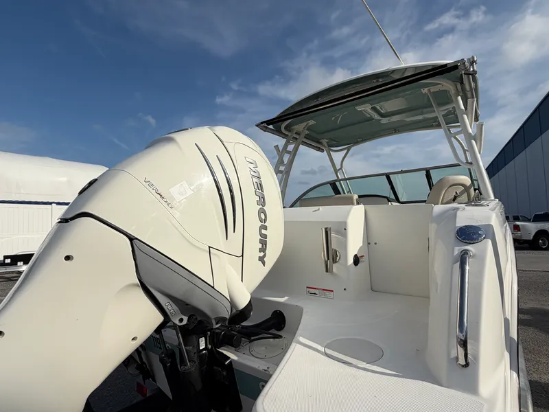 Slide: The Image of Boston Whaler 230 VANTAGE 2019 - 45