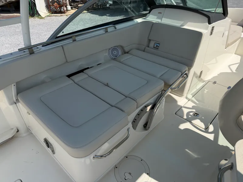 Slide: The Image of Boston Whaler 230 VANTAGE 2019 - 27