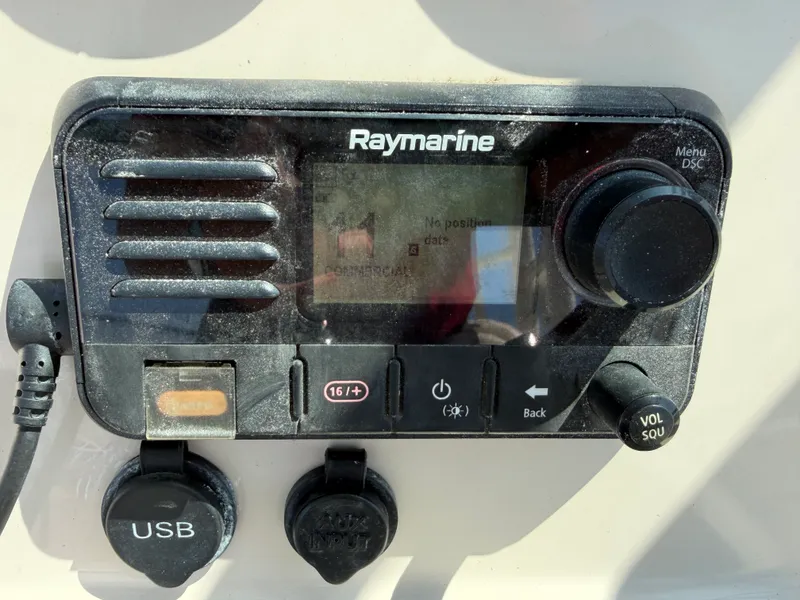 Slide: The Image of Boston Whaler 230 VANTAGE 2019 - 22