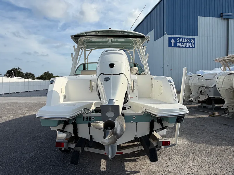 Slide: The Image of Boston Whaler 230 VANTAGE 2019 - 39