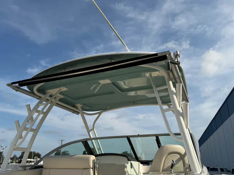 Slide: The Image of Boston Whaler 230 VANTAGE 2019 - 43