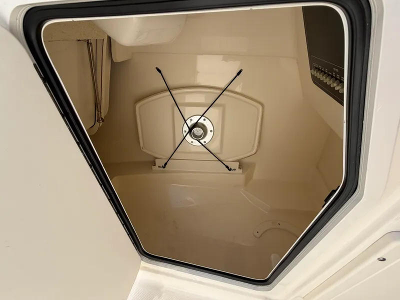 Slide: The Image of Boston Whaler 230 VANTAGE 2019 - 31