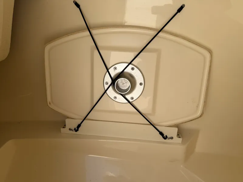Slide: The Image of Boston Whaler 230 VANTAGE 2019 - 32