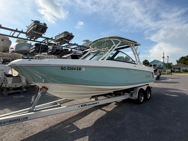 Slide: The Image of Boston Whaler 230 VANTAGE 2019 - 42