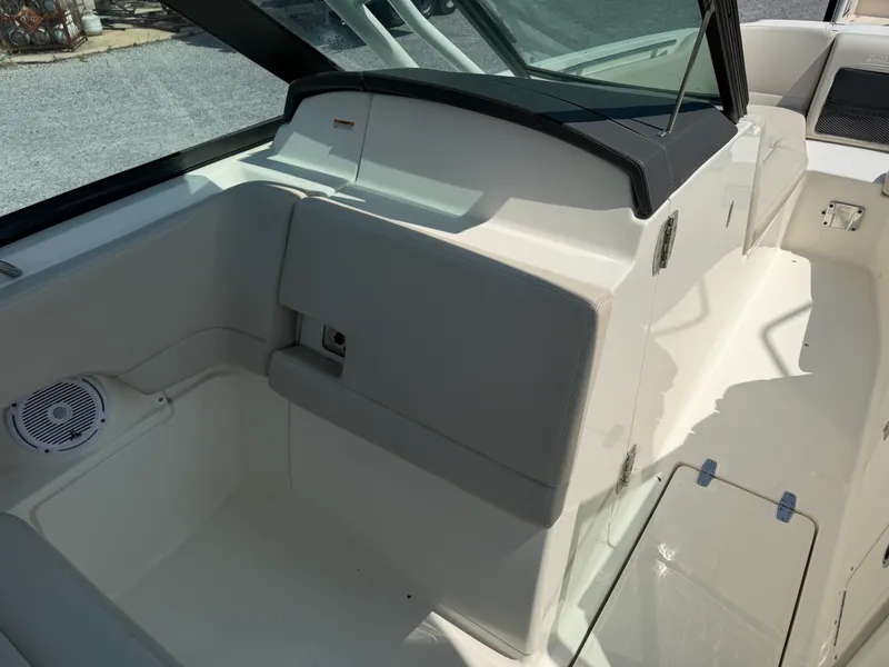 Slide: The Image of Boston Whaler 230 VANTAGE 2019 - 23