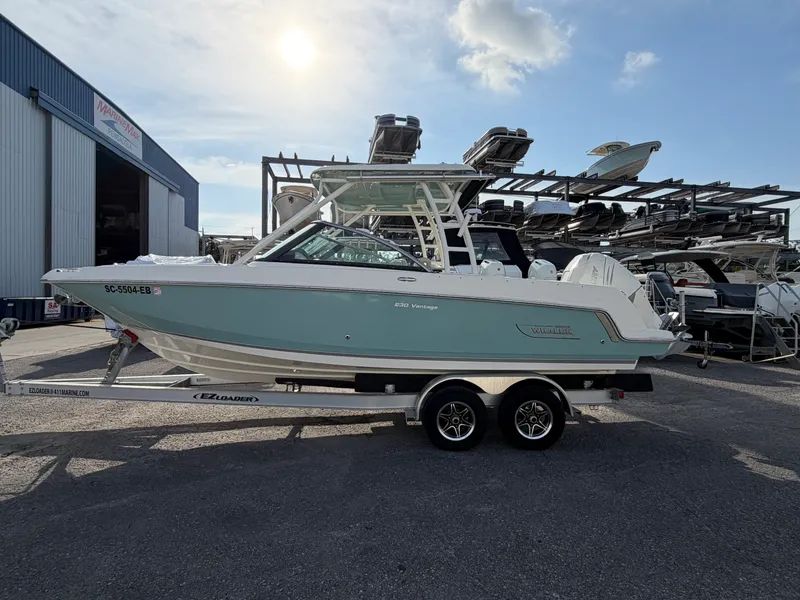 Slide: The Image of Boston Whaler 230 VANTAGE 2019 - 41