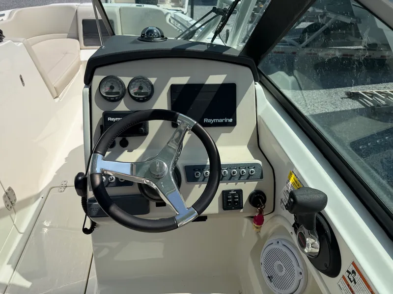 Slide: The Image of Boston Whaler 230 VANTAGE 2019 - 13