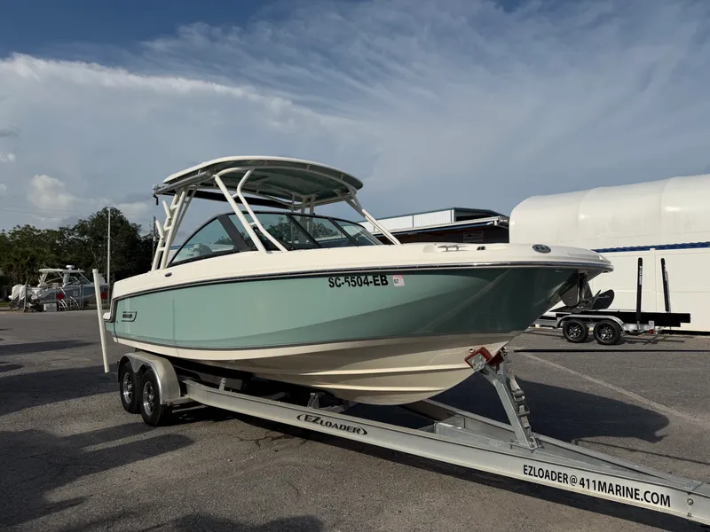 Slide: The Image of Boston Whaler 230 VANTAGE 2019 - 38