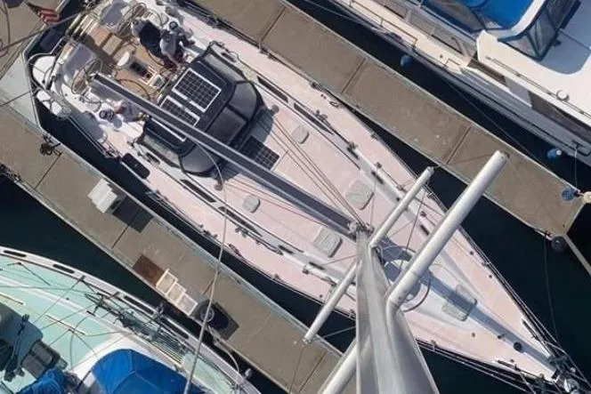 Slide: The Image of Overhead view of a 2000 Catalina 470 sailboat docked at a marina. - 27