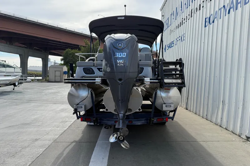Slide: The Image of 2024 Bennington 23 RSB pontoon boat with Yamaha 300 V6 engine, docked near a sales office. - 6