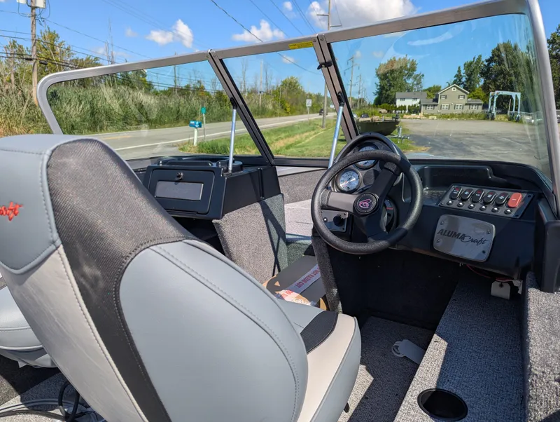 Slide: The Image of Alumacraft Classic 165 Sport 2024 - 3