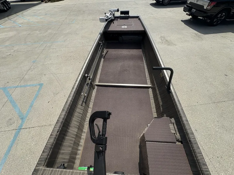 Slide: The Image of Gator-Tail 18x48 Extreme 2024 - 8