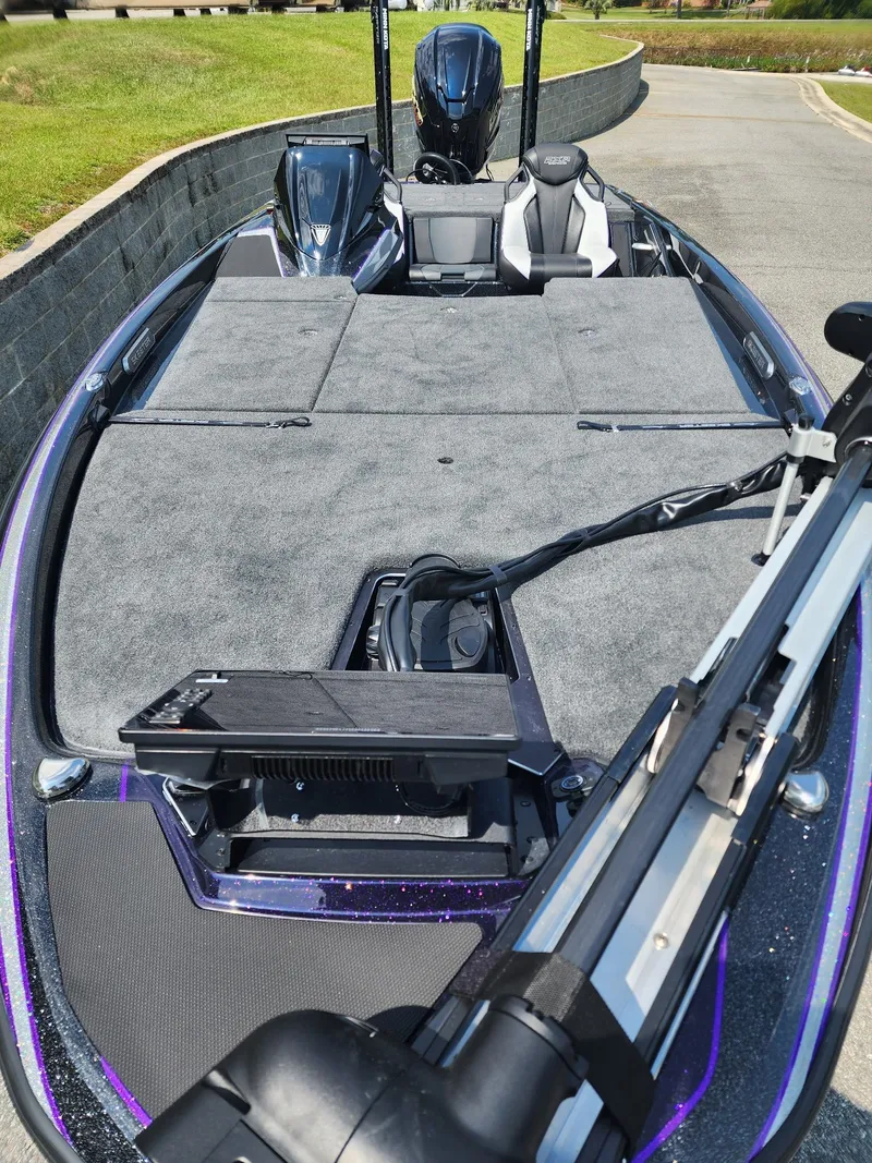 Slide: The Image of Skeeter FXR21 Limited 2025 - 8