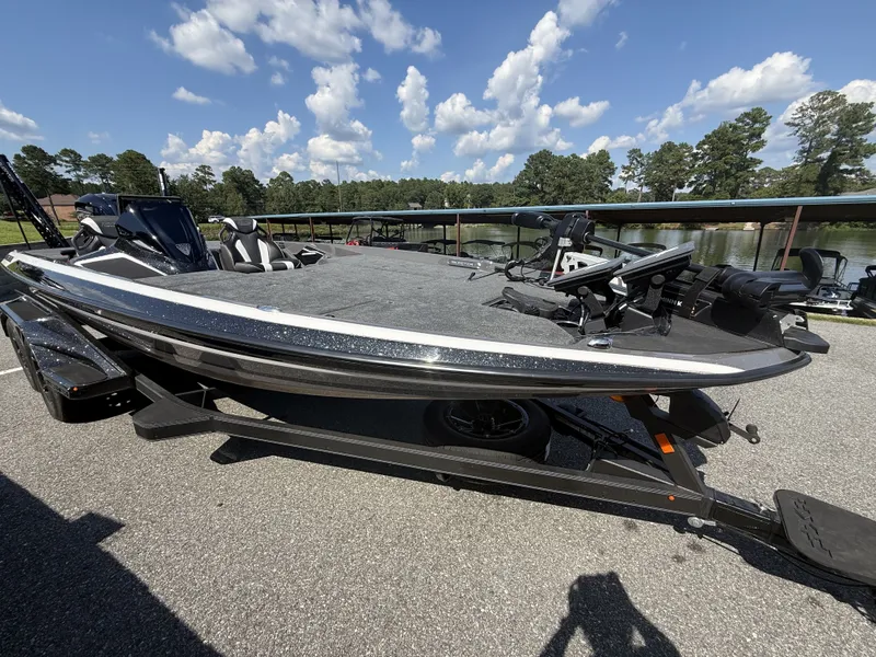 Slide: The Image of Skeeter FXR20 Limited 2026 - 3