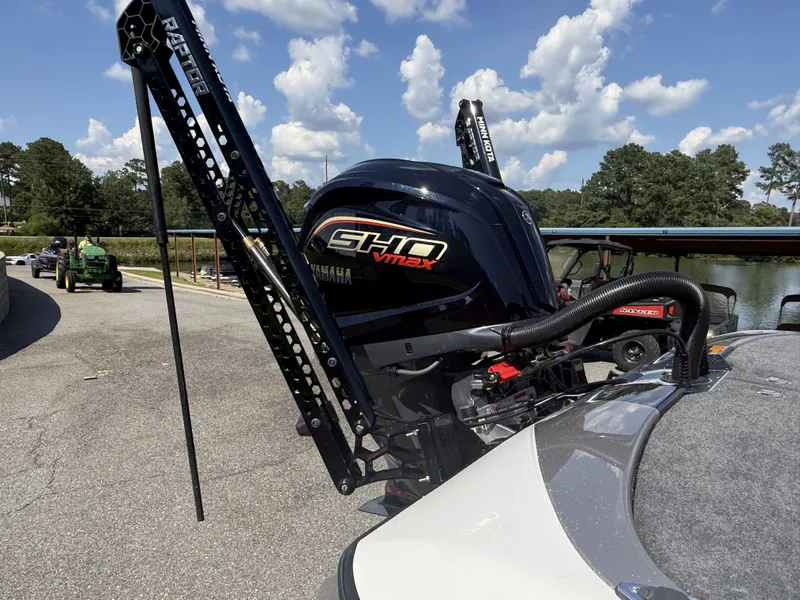 Slide: The Image of Skeeter FXR20 Limited 2026 - 5