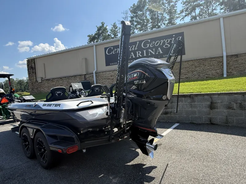 Slide: The Image of Skeeter FXR20 Limited 2026 - 7