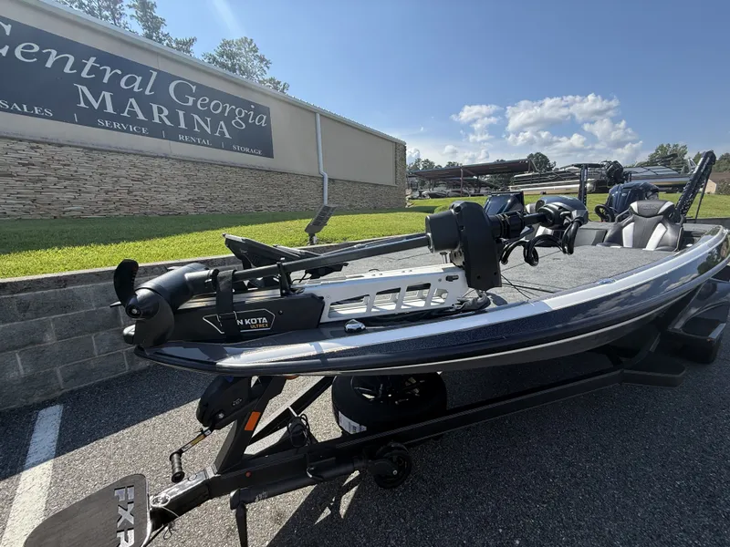 Slide: The Image of Skeeter FXR20 Limited 2026 - 8