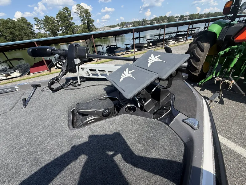 Slide: The Image of Skeeter FXR20 Limited 2026 - 9