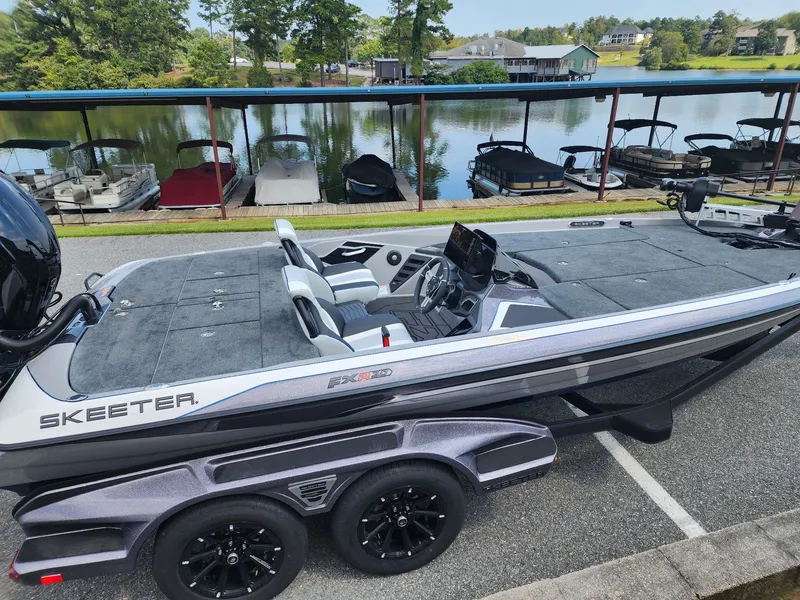 Slide: The Image of Skeeter FXR20 Limited 2025 - 11