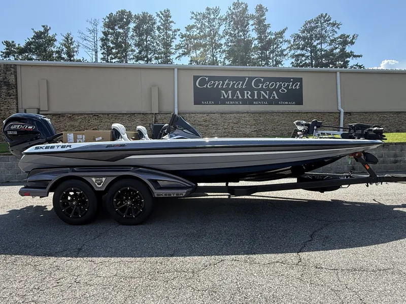 Slide: The Image of Skeeter FXR20 Limited 2025 - 12