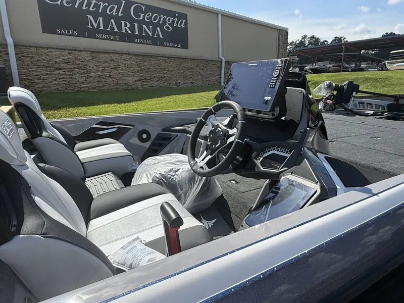 Slide: The Image of Skeeter FXR20 Limited 2025 - 13