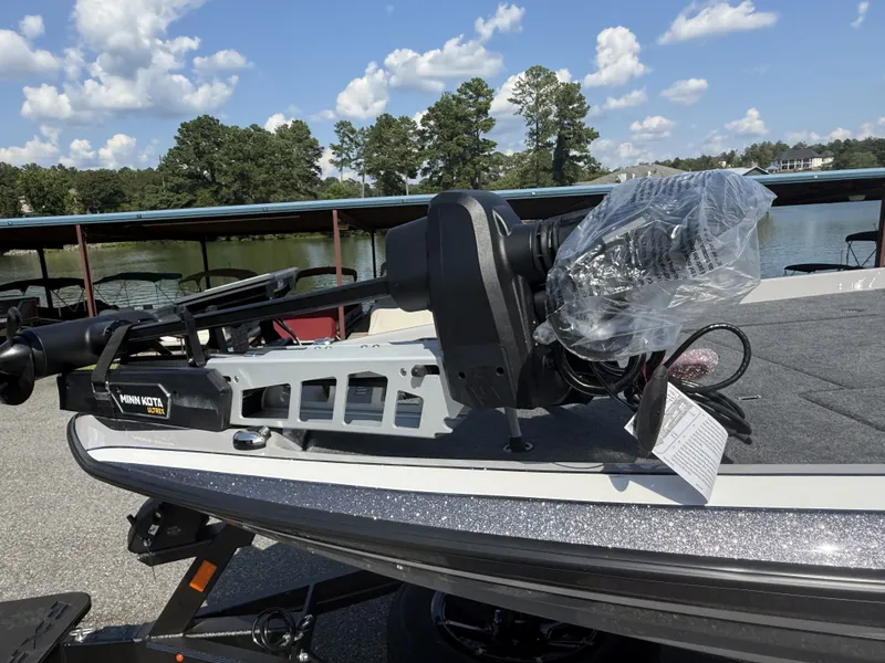 Slide: The Image of Skeeter FXR20 Limited 2025 - 16