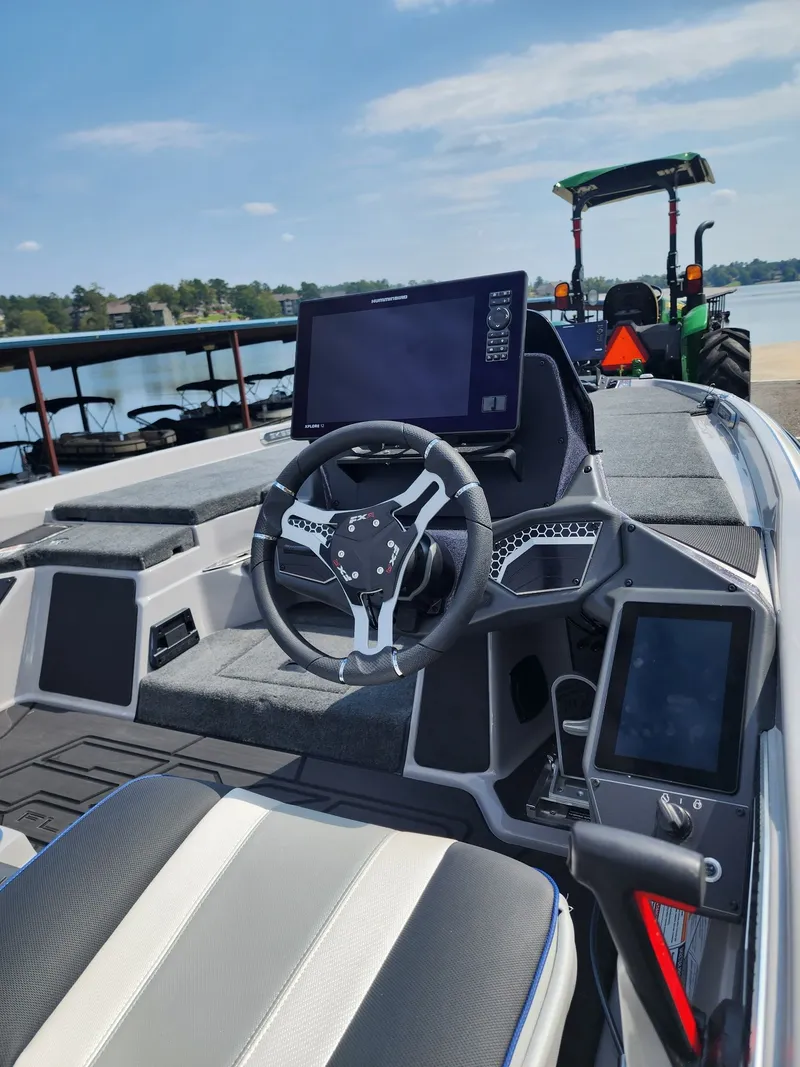 Slide: The Image of Skeeter FXR20 Limited 2025 - 3