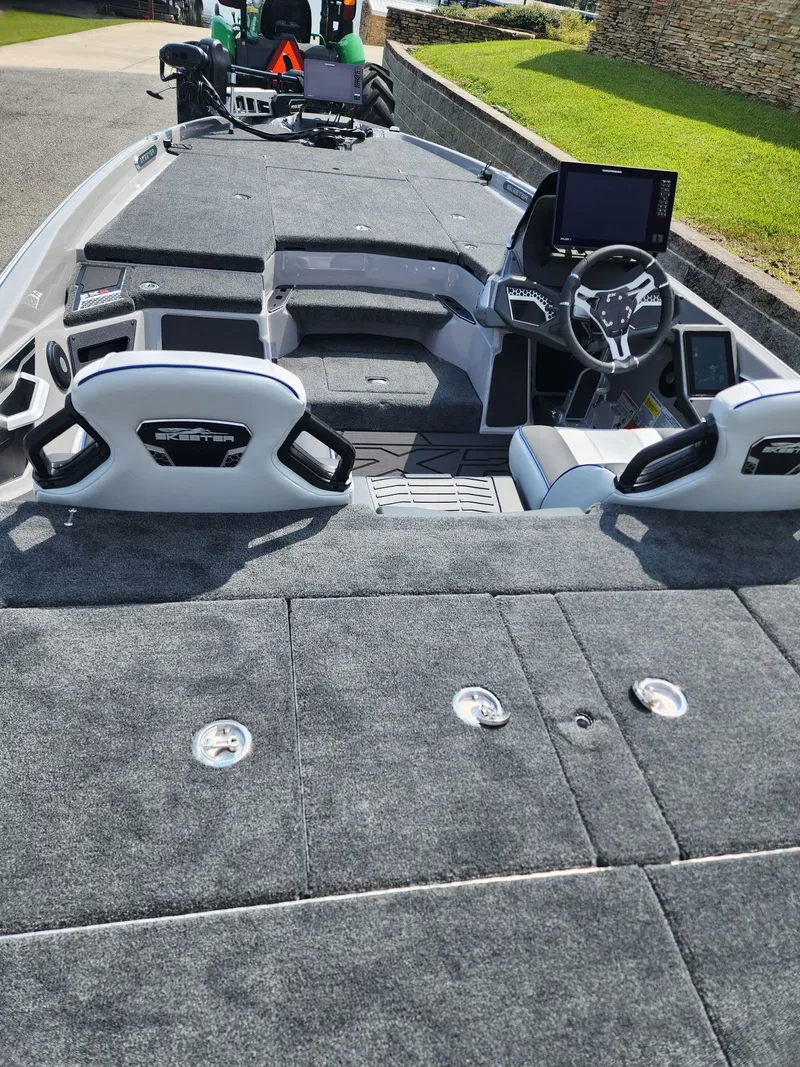 Slide: The Image of Skeeter FXR20 Limited 2025 - 4