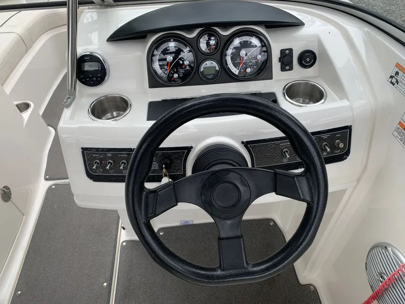 Slide: The Image of Bayliner 215 DB 2014 - 13