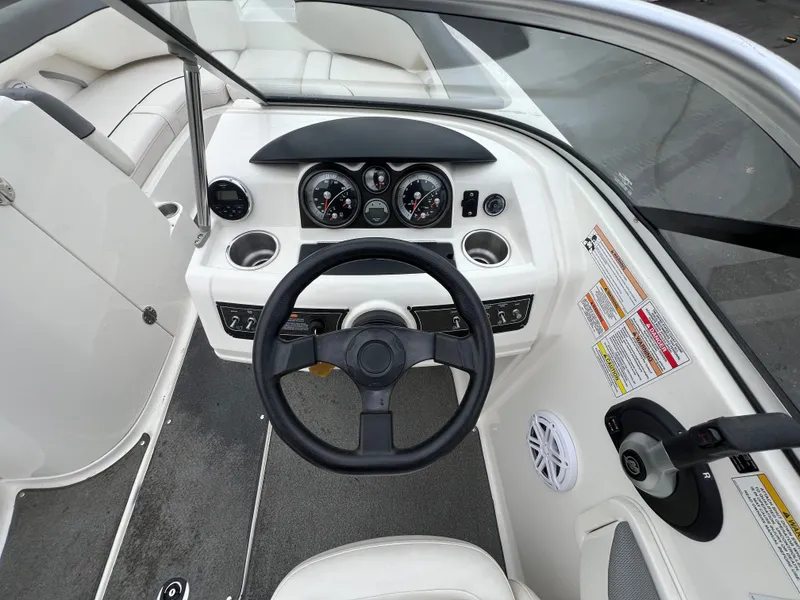 Slide: The Image of Bayliner 215 DB 2014 - 18