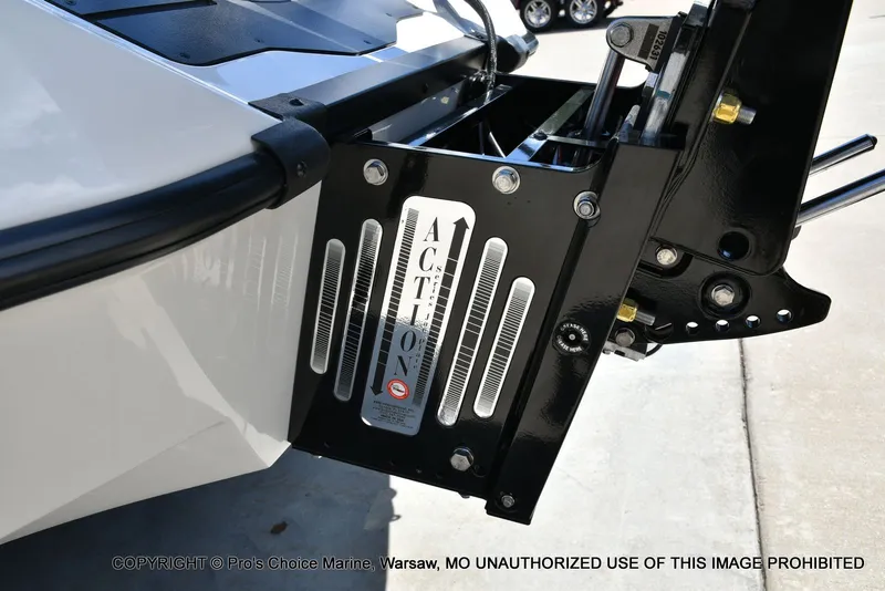 Slide: The Image of Ranger Z520R 2026 - 13