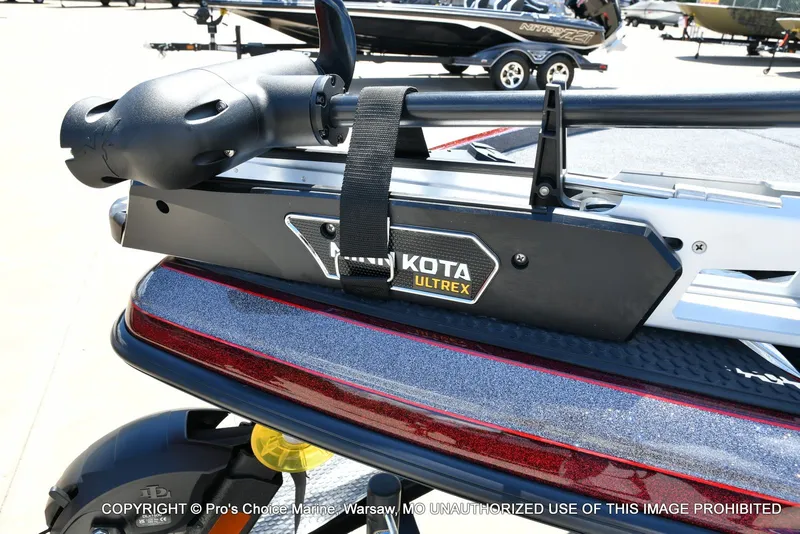 Slide: The Image of Ranger Boats Z520R Dual Console 2026 - 10