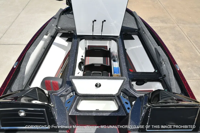 Slide: The Image of Ranger Boats Z520R Dual Console 2026 - 13