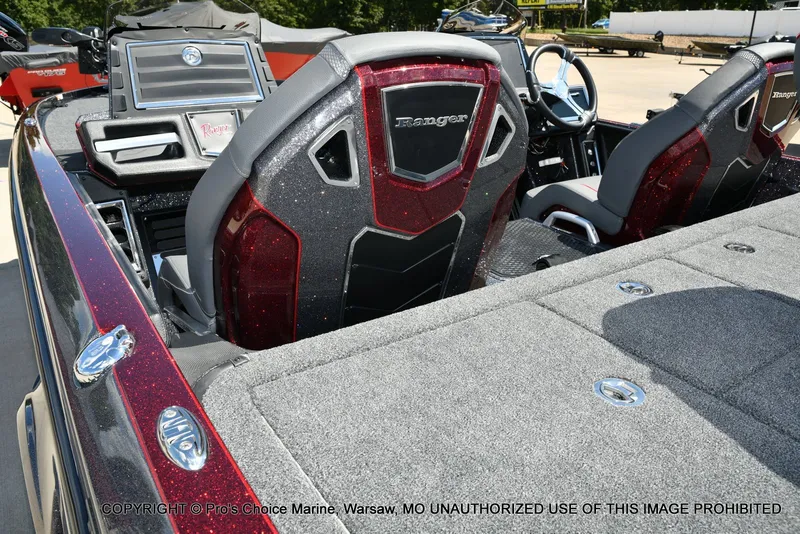 Slide: The Image of Ranger Boats Z520R Dual Console 2026 - 14