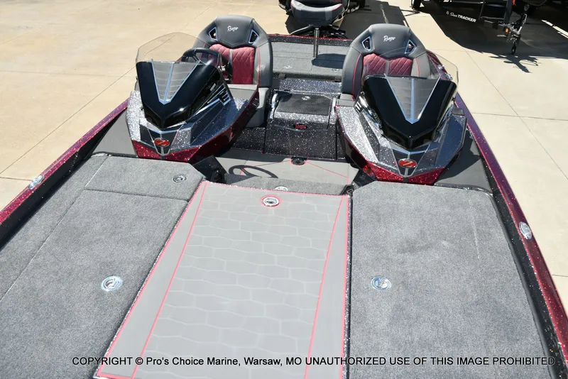 Slide: The Image of Ranger Boats Z520R Dual Console 2026 - 15