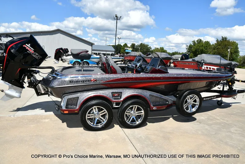 Slide: The Image of Ranger Boats Z520R Dual Console 2026 - 24