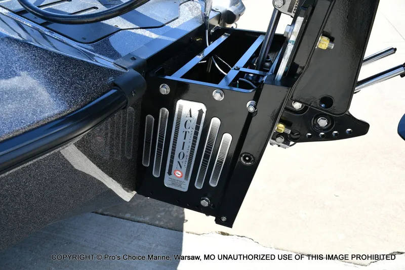 Slide: The Image of Ranger Boats Z520R Dual Console 2026 - 27