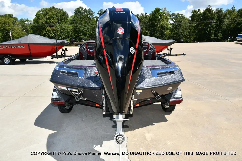 Slide: The Image of Ranger Boats Z520R Dual Console 2026 - 29