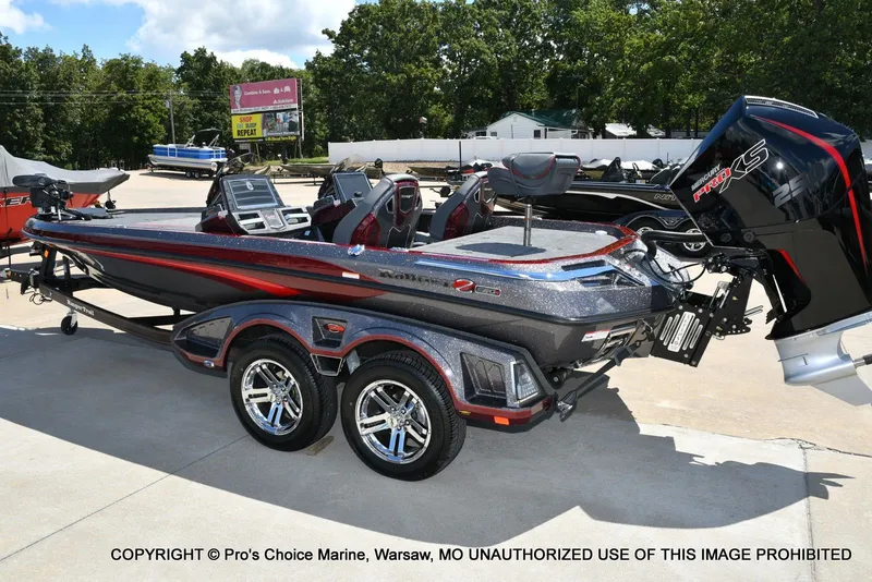Slide: The Image of Ranger Boats Z520R Dual Console 2026 - 30