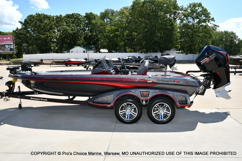 Slide: The Image of Ranger Boats Z520R Dual Console 2026 - 31