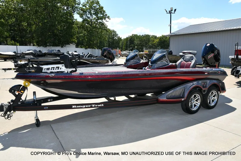 Slide: The Image of Ranger Boats Z520R Dual Console 2026 - 32