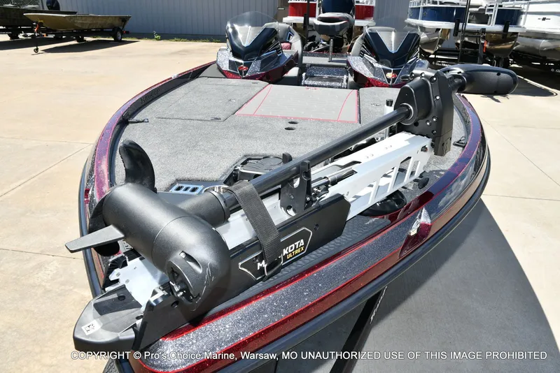 Slide: The Image of Ranger Boats Z520R Dual Console 2026 - 33