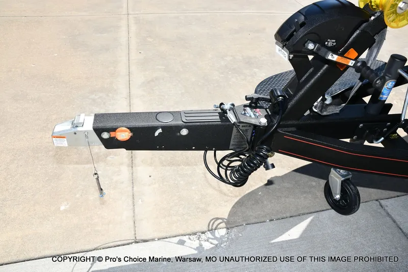 Slide: The Image of Ranger Boats Z520R Dual Console 2026 - 34