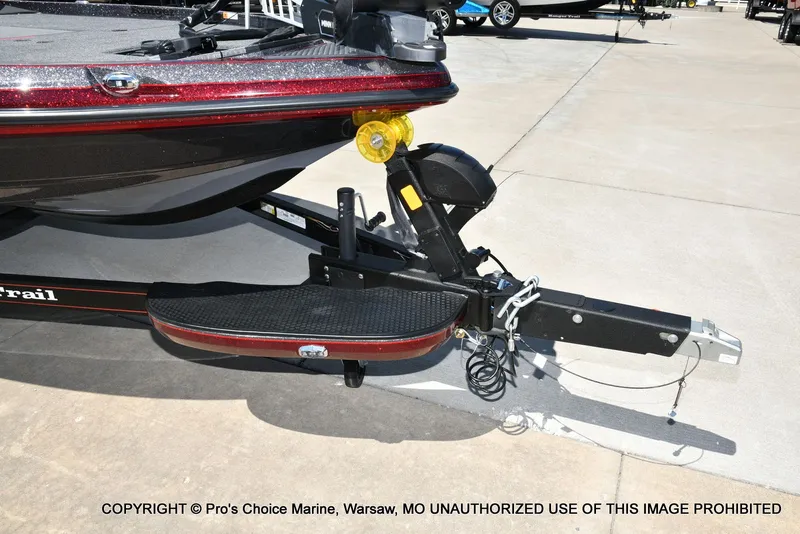 Slide: The Image of Ranger Boats Z520R Dual Console 2026 - 35